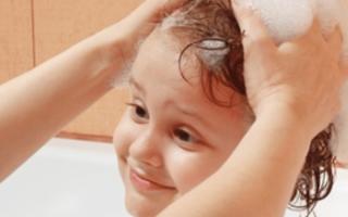 Что делать, если ребенок не хочет мыть голову?